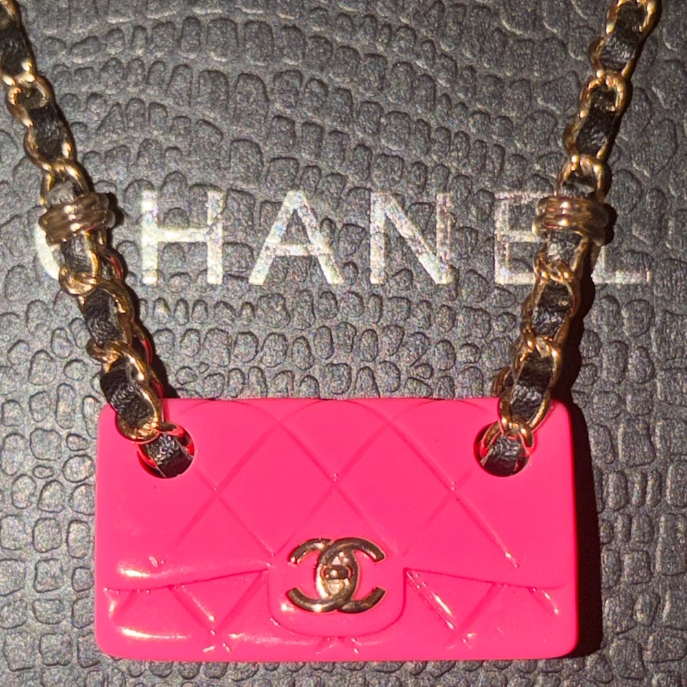 💖 CC ✨ Matelasse purse 👛 Chain ⛓️Necklace 🐃 - Picture 2 of 11